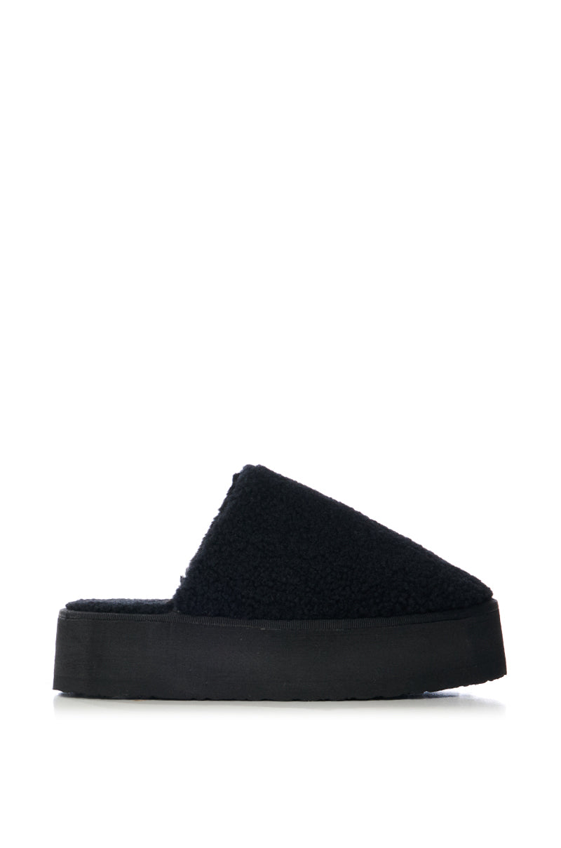 OFF THE CLOCK SHERPA BLACK SLIPPER