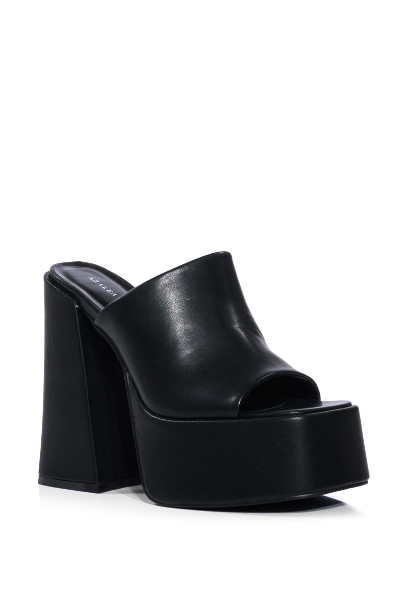 AZALEA WANG SHEBA CHUNKY SANDAL IN BLACK