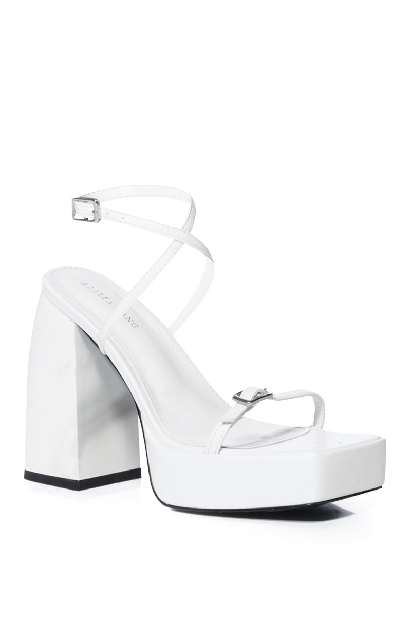 AZALEA WANG LENNOX STRAPPY SANDAL IN CREAM