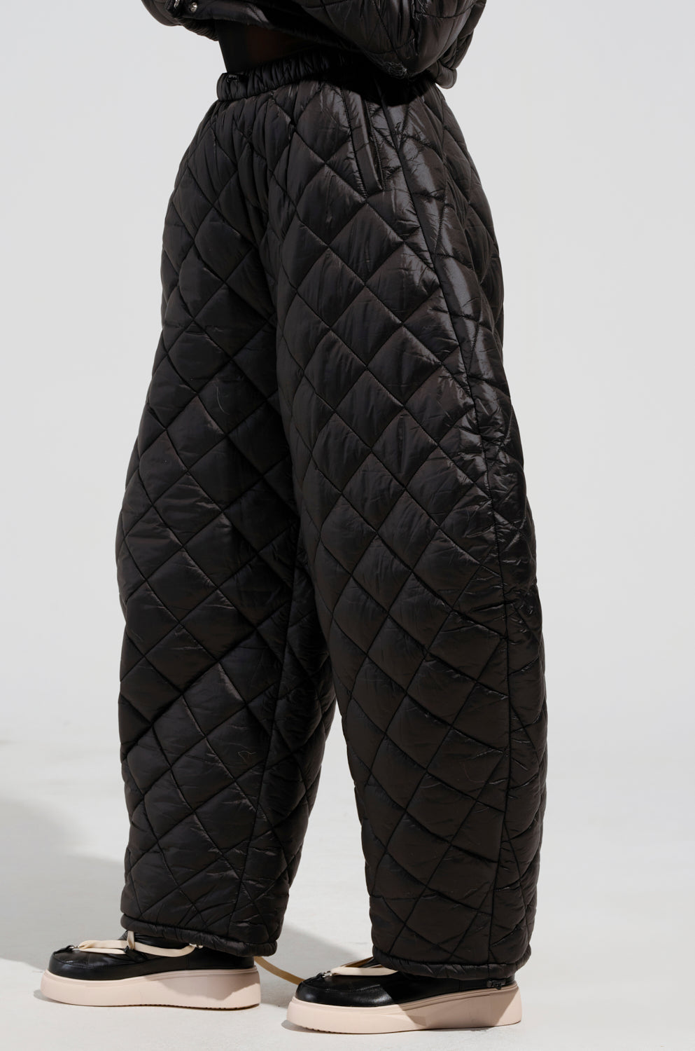 VIVI OVERSIZED PUFFER PANTS IN BLACK