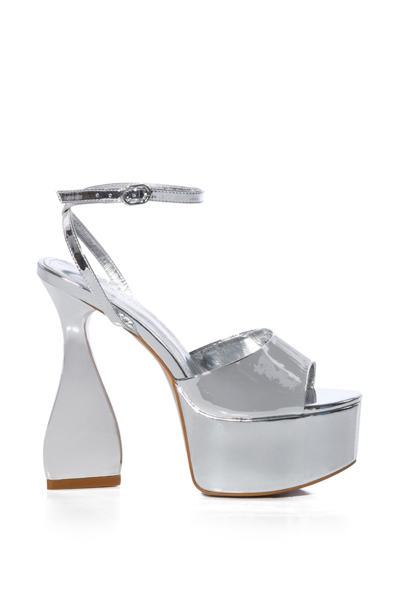 AZALEA WANG NEWTON CHUNKY SCULPTED HEEL SANDAL IN SILVER