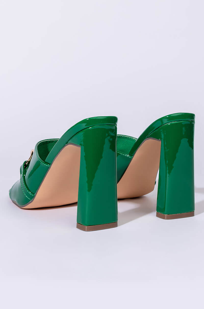 AZALEA WANG TAKE A CHANCE CHUNKY SANDAL IN GREEN