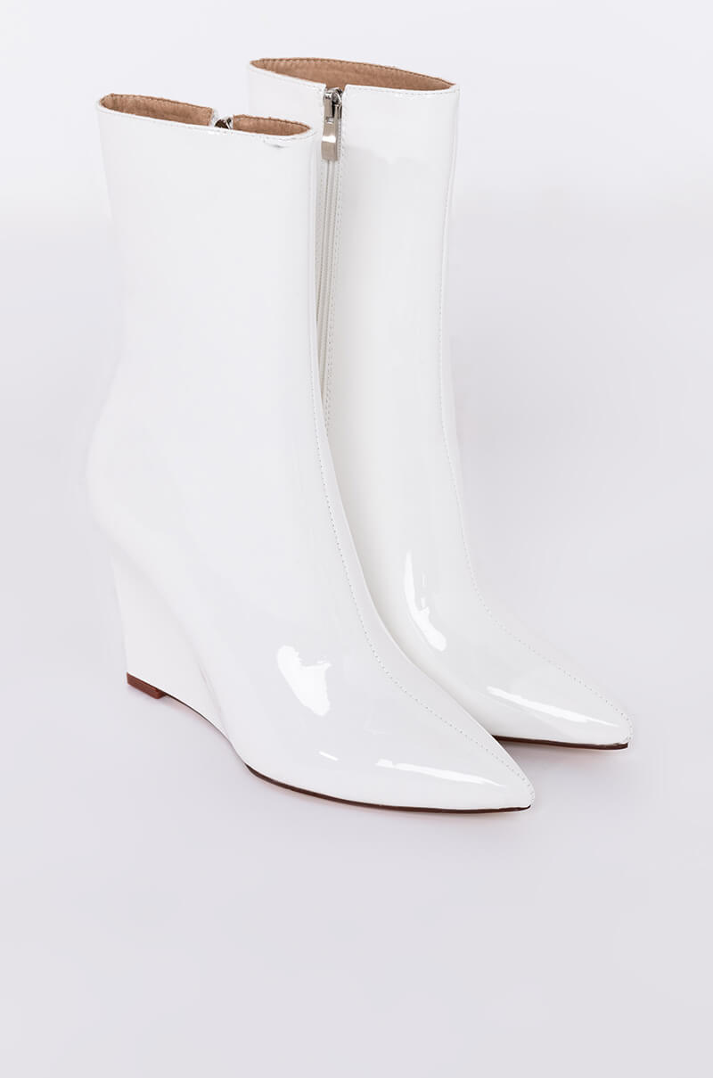 AZALEA WANG FIGURE IT OUT WEDGE BOOTIE IN WHITE