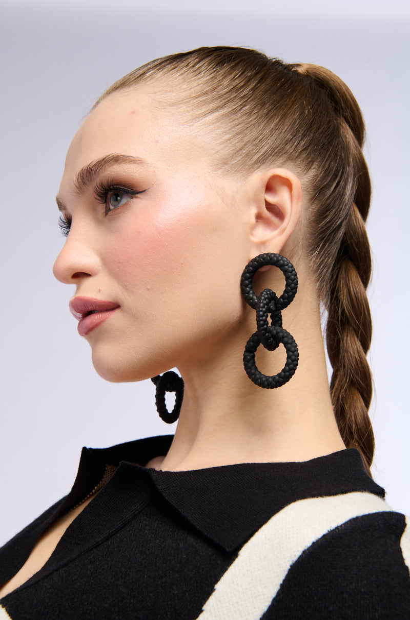 BUMPY RIDE EARRING IN BLACK