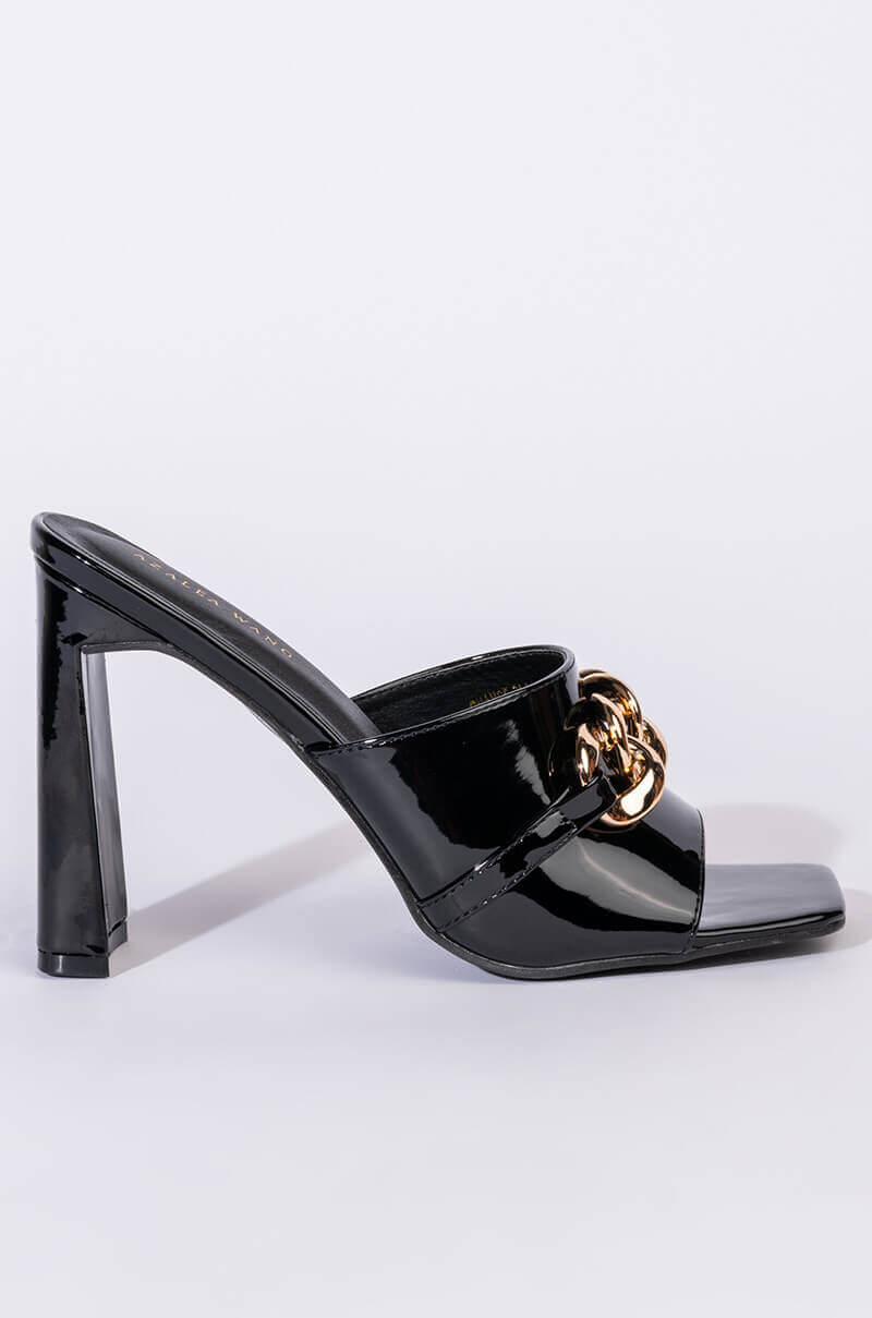 AZALEA WANG TAKE A CHANCE CHUNKY SANDAL IN BLACK