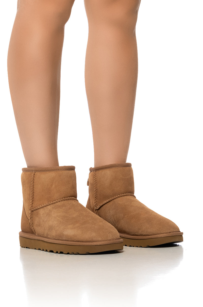 UGG CLASSIC MINI II BOOTIE IN CHESTNUT