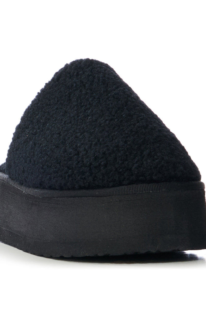 OFF THE CLOCK SHERPA BLACK SLIPPER