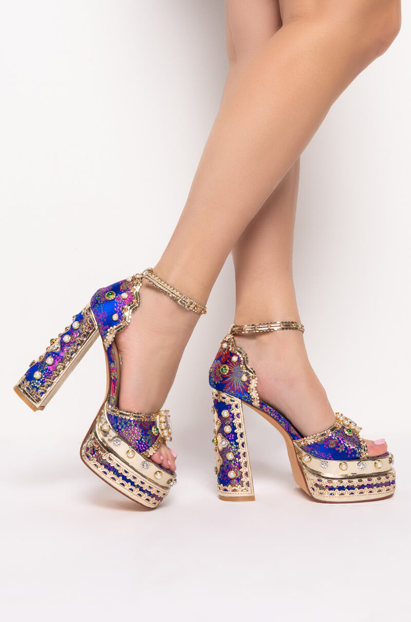 AZALEA WANG MY KINDA PARTY CHUNKY SANDAL IN BLUE