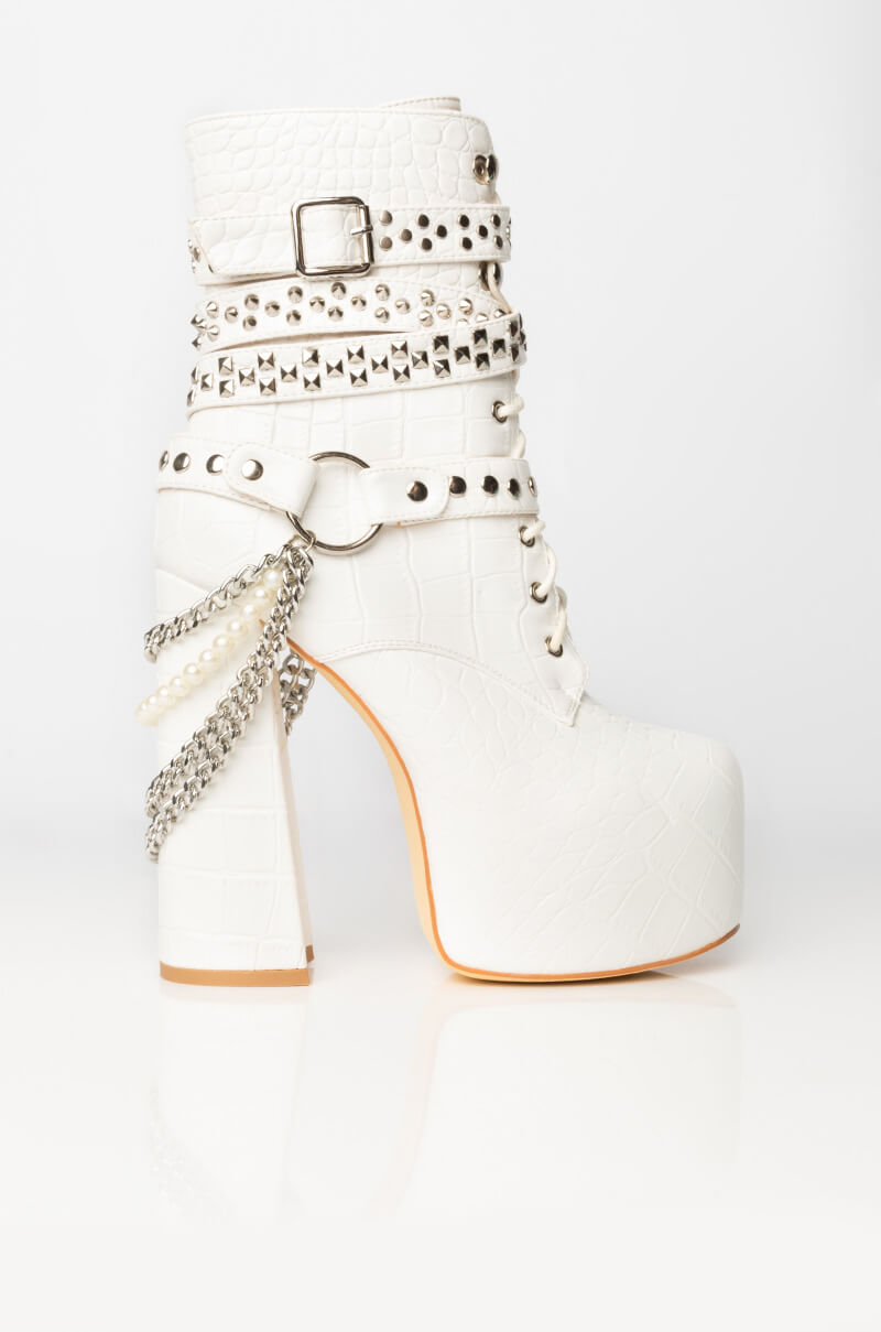 AZALEA WANG BAD DREAM CHUNKY BOOTIE IN WHITE