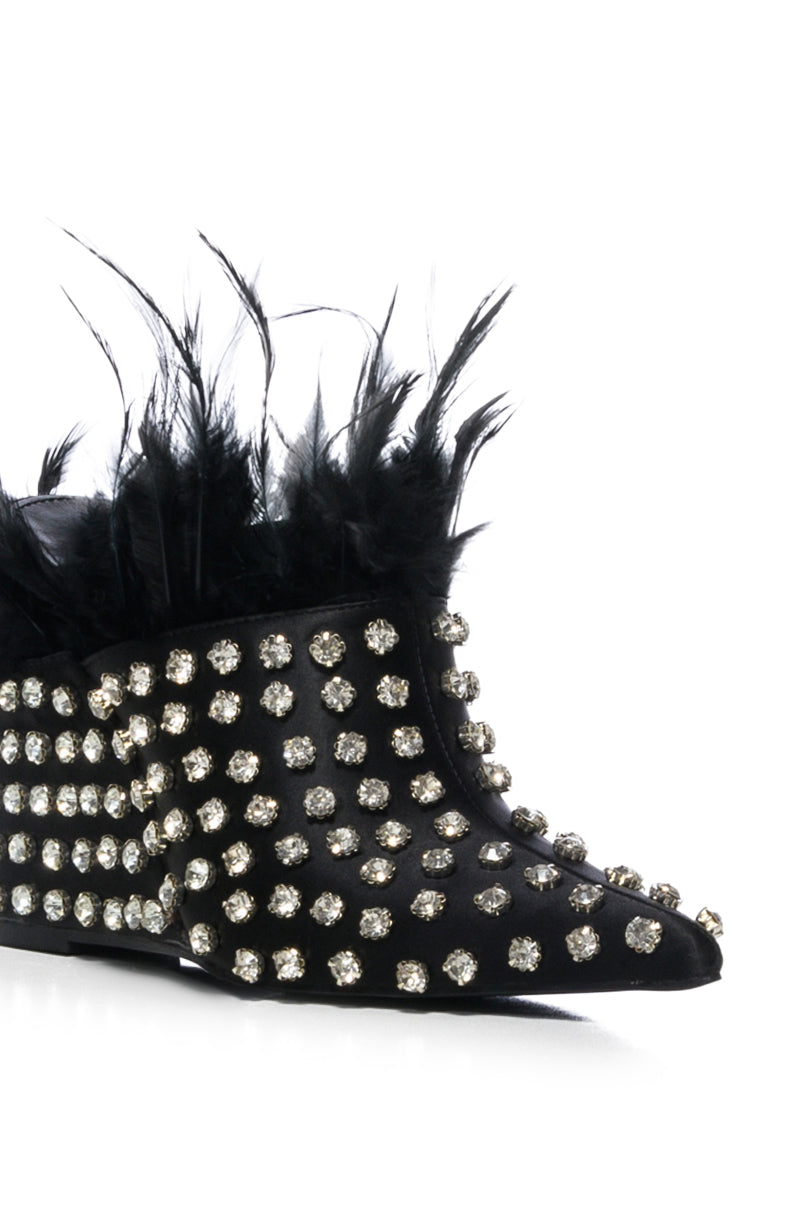 AZALEA WANG LAVINA FEATHER EMBELLISHED PUMP IN BLACK