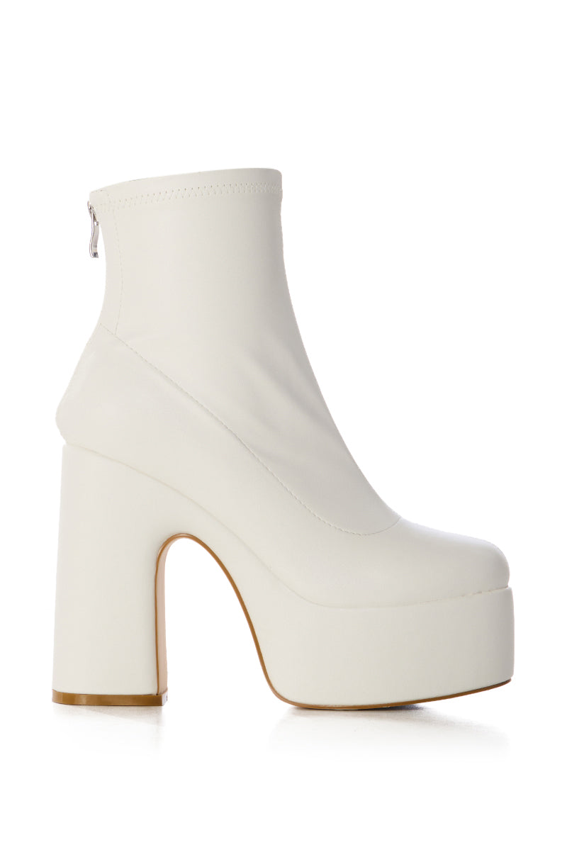 AZALEA WANG ROCKWELL WHITE CHUNKY BOOTIE