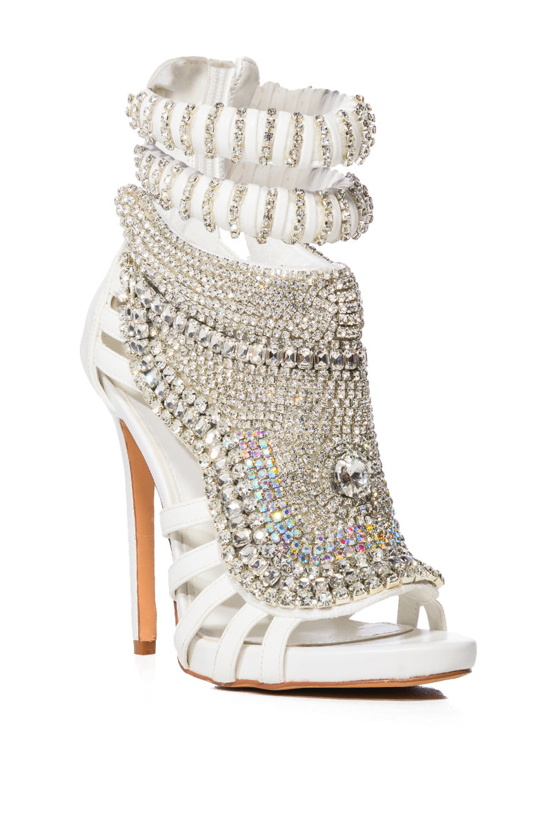 AZALEA WANG PUSHER STILETTO MULE SANDAL IN WHITE