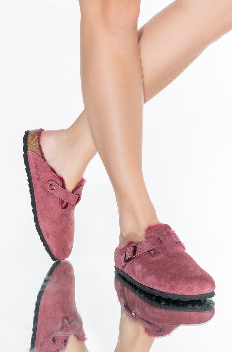 BIRKENSTOCK BOSTON SHEARLING SANDAL IN MAROON