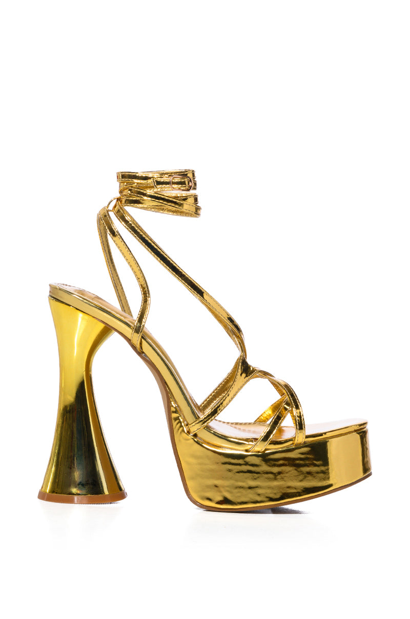 AZALEA WANG MADGE PLATFORM CHUNKY SANDAL IN GOLD