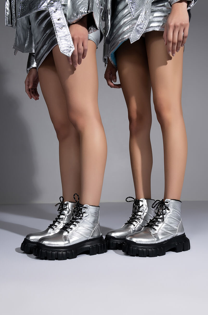 AZALEA WANG MERCEDES PUFFER FLATFORM BOOT IN SILVER