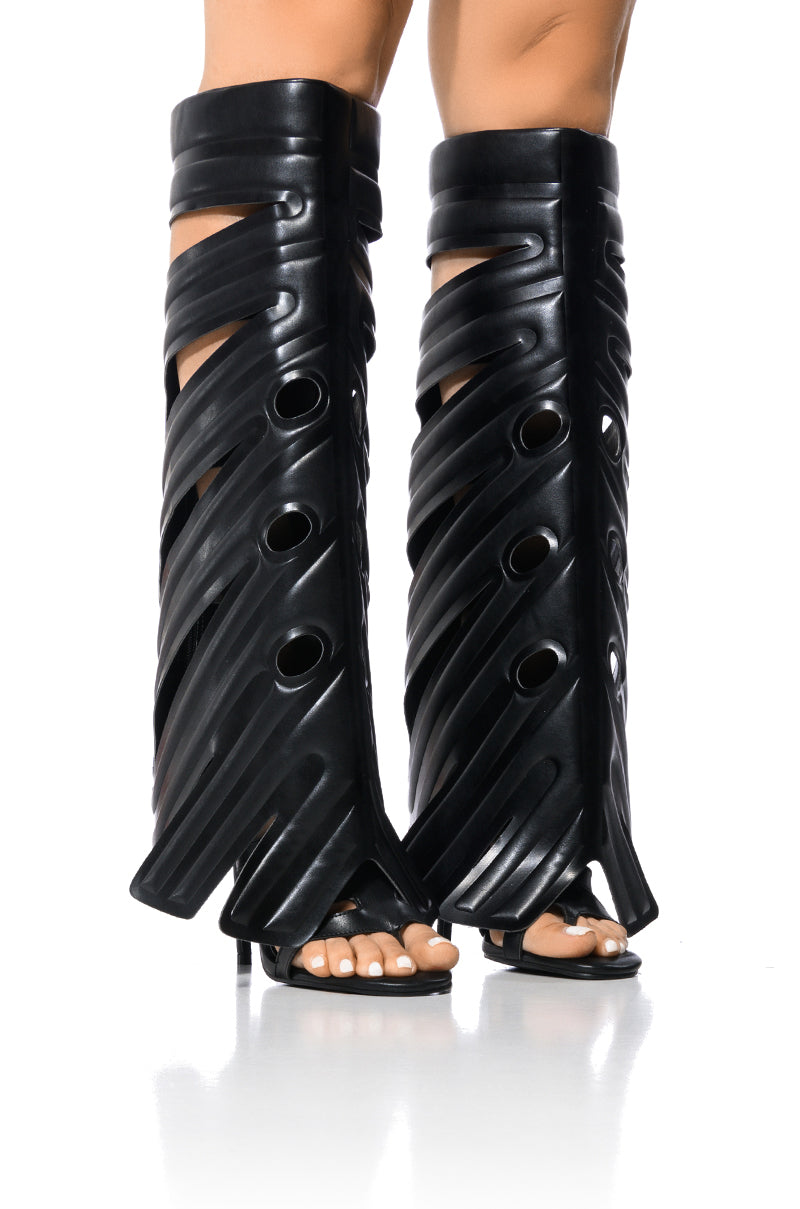 LEAF PLANT DESIGN GLADIATOR SANDAL IN BLACK