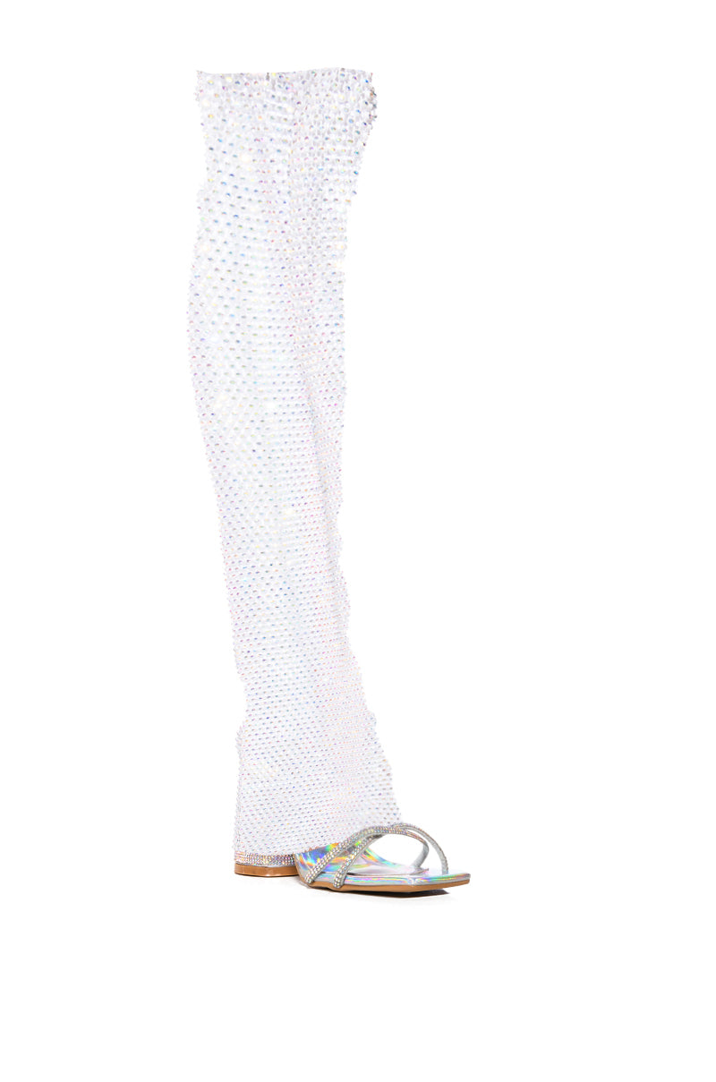 CAPE ROBBIN BEATRIZIA SPARKLE SHEATH CONVERTIBLE CHUNKY SANDAL IN HOLOGRAPHIC