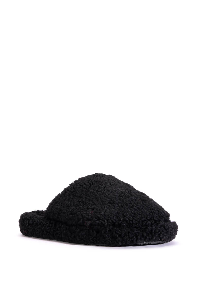 AKIRA CHICA FLUFFY SLIPPER IN BLACK