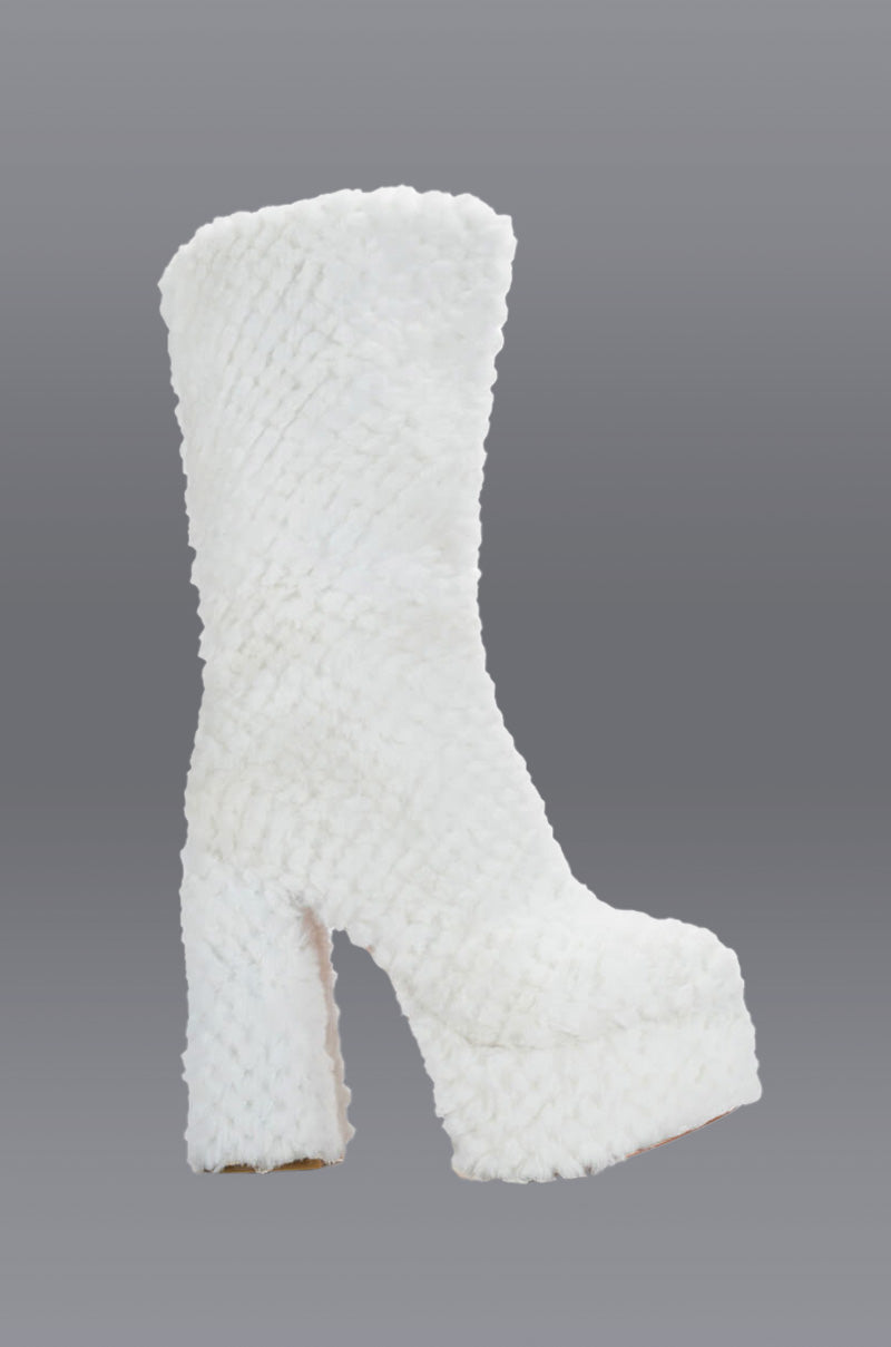 AZALEA WANG JERUSHA FUR CHUNKY BOOT IN WHITE