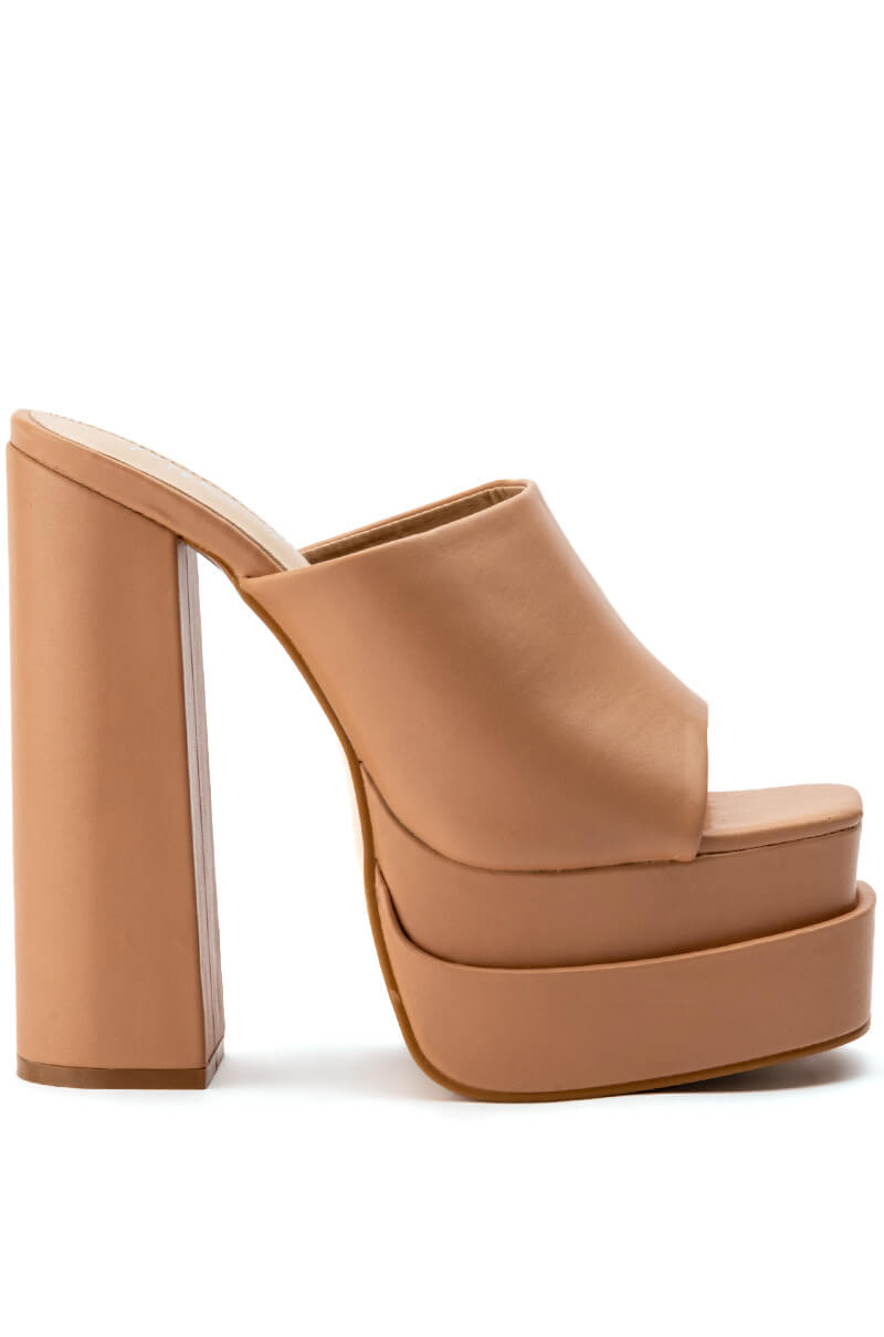 LYLA CHUNKY SANDAL IN NUDE