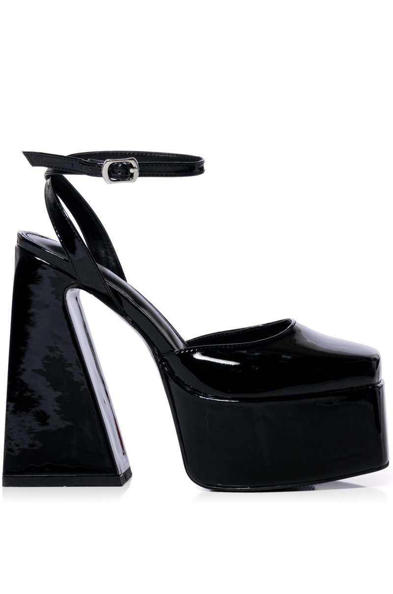 AZALEA WANG CLEMENTINE CHUNKY PUMP IN BLACK PATENT