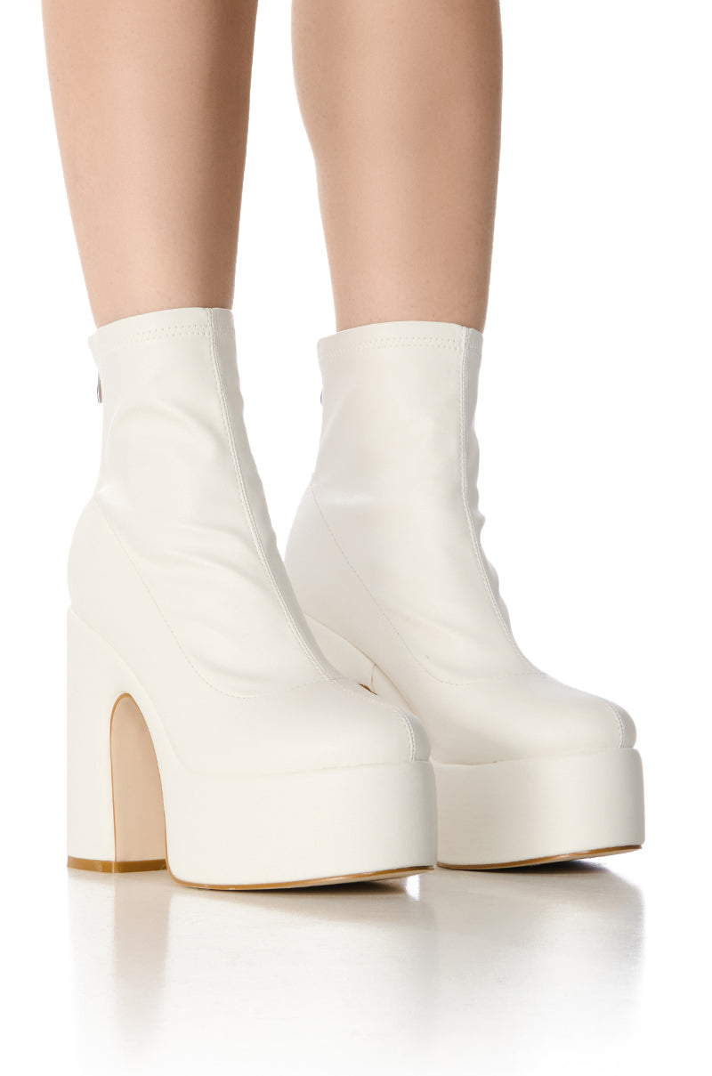 AZALEA WANG ROCKWELL WHITE CHUNKY BOOTIE