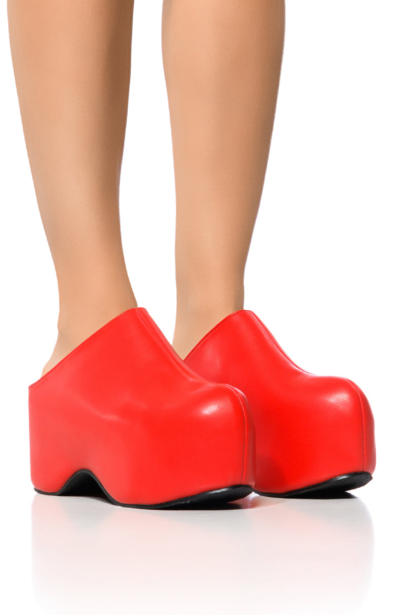 AZALEA WANG BALM RED PU CLOG