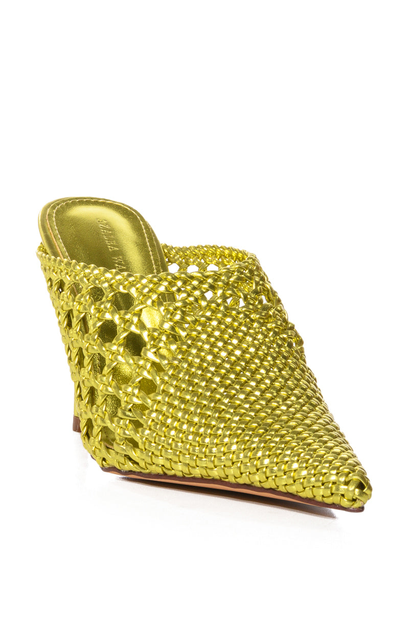 AZALEA WANG MAYLAH GOLD WOVEN DETAIL PUMP