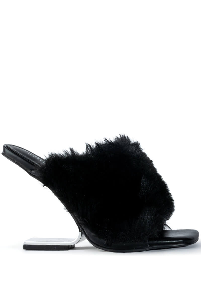 AZALEA WANG REMI FUR WEDGE SANDAL IN BLACK