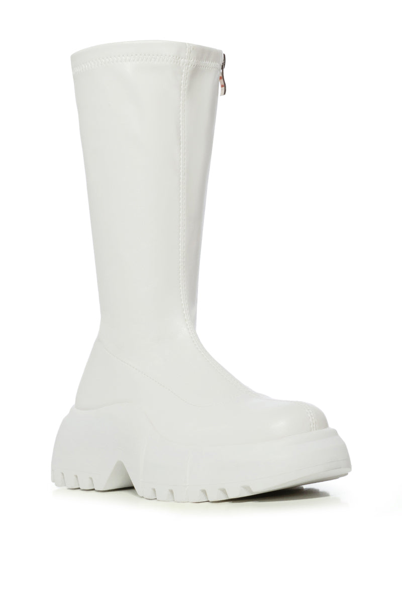 AZALEA WANG SWEETBAY WHITE FUTURISTIC BOOT