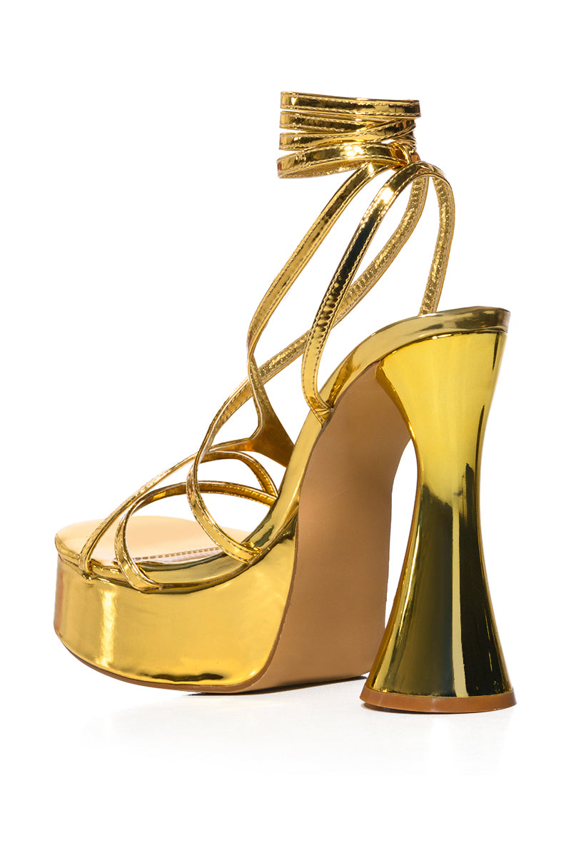 AZALEA WANG MADGE PLATFORM CHUNKY SANDAL IN GOLD