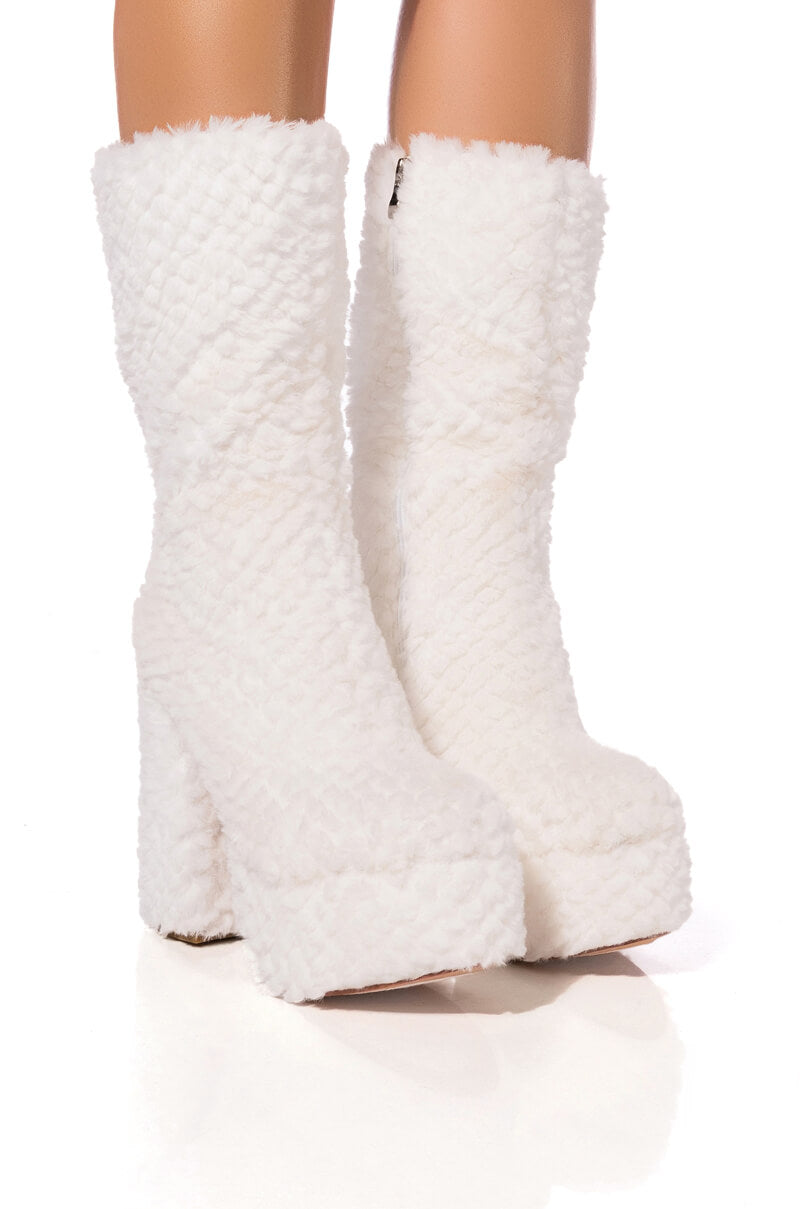 AZALEA WANG JERUSHA FUR CHUNKY BOOT IN WHITE