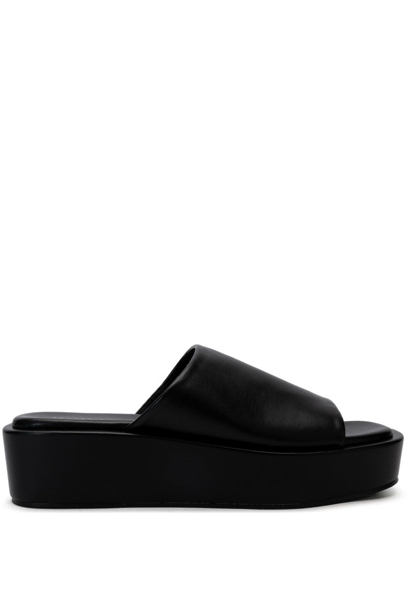 AZALEA WANG DIONORA FLATFORM SANDAL IN BLACK