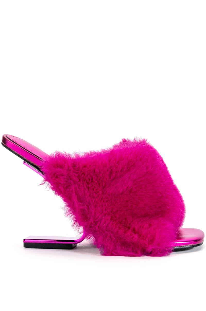 AZALEA WANG REMI FUR WEDGE SANDAL IN FUCHSIA