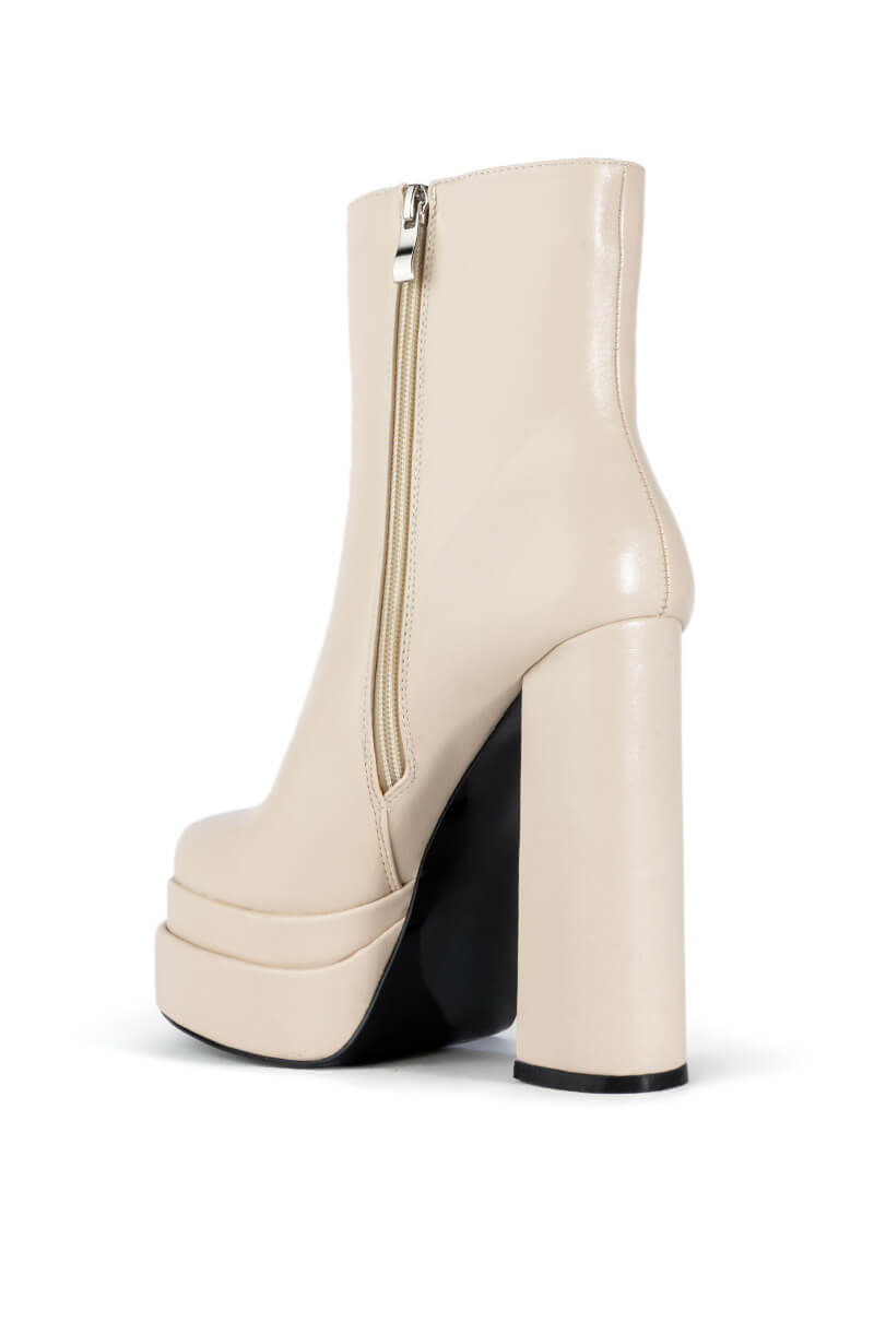 AZALEA WANG MATEO SMOOTH VEGAN LEATHER CHUNKY BOOTIE IN BONE