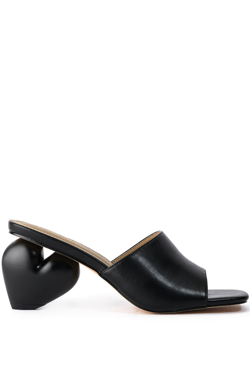 BUBBLEHEART CHUNKY SANDAL IN BLACK