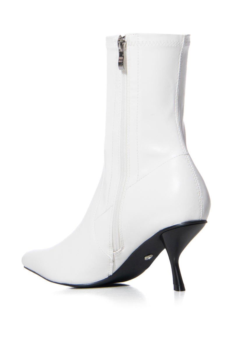 AZALEA WANG MOGRA WHITE KITTEN HEEL BOOTIE