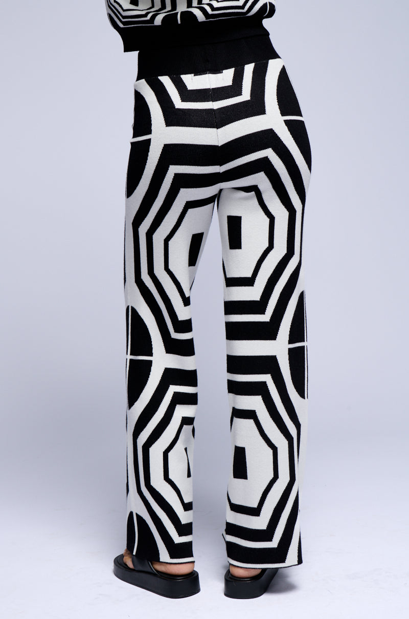 STOP AND STARE GEOMETRIC PRINT KNIT PANT