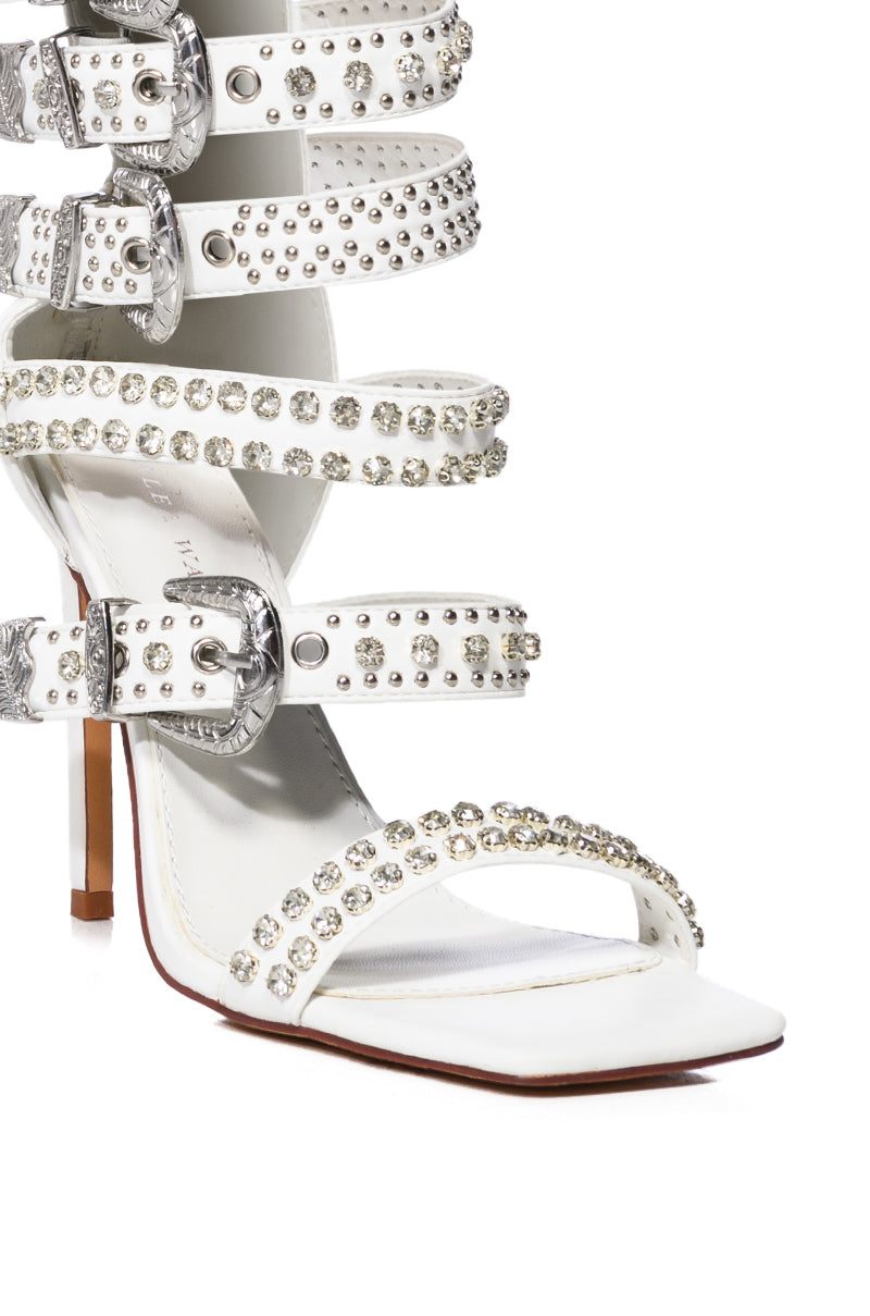 AZALEA WANG PEPPERMINT BUCKLE GLADIATOR SANDAL IN WHITE