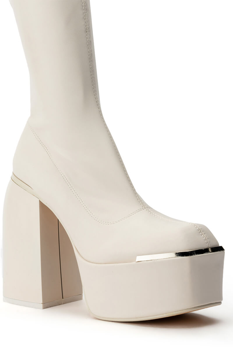 STRENGTH STRETCH CHUNKY BOOT IN CREAM