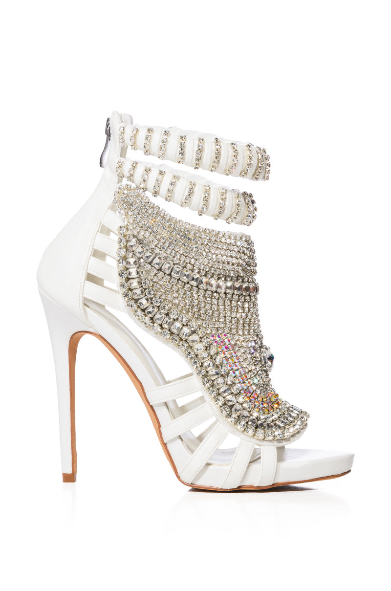 AZALEA WANG PUSHER STILETTO MULE SANDAL IN WHITE