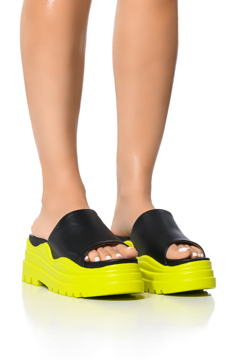 SOUR CANDY CHUNKY SLIP ON FLATFORM SANDAL IN LIME