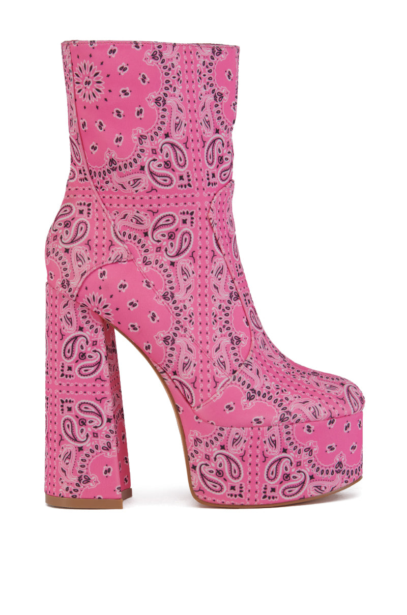 BORG PLATFORM BOOTIE IN PINK