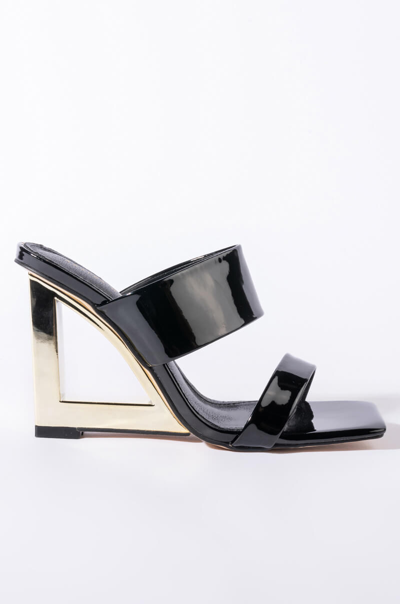 AZALEA WANG HEAD IN THE CLOUDS WEDGE SANDAL IN BLACK