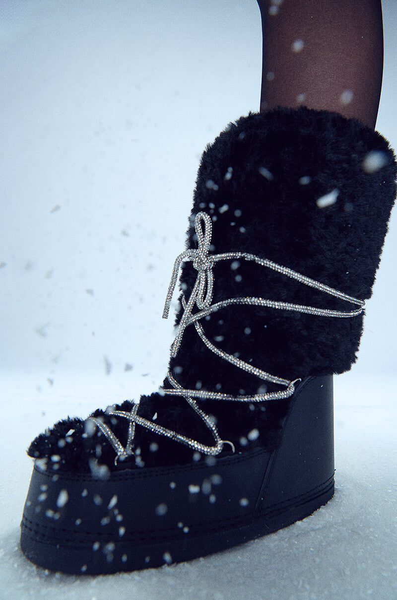 AZALEA WANG OLWEN BLACK FUZZY MOON BOOT WITH SPARKLE LACES