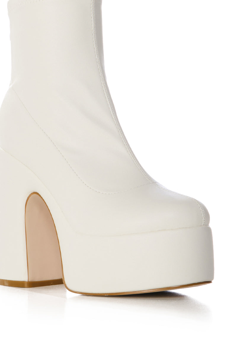 AZALEA WANG ROCKWELL WHITE CHUNKY BOOTIE