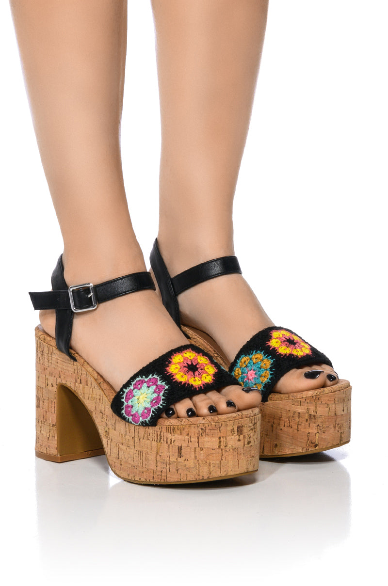 FORTE CHUNKY FLATFORM SANDAL IN BLACKMULTI