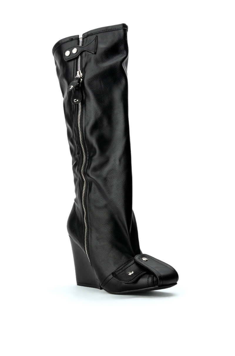 EMBELLISHED CHUNKY BOOT IN BLACK