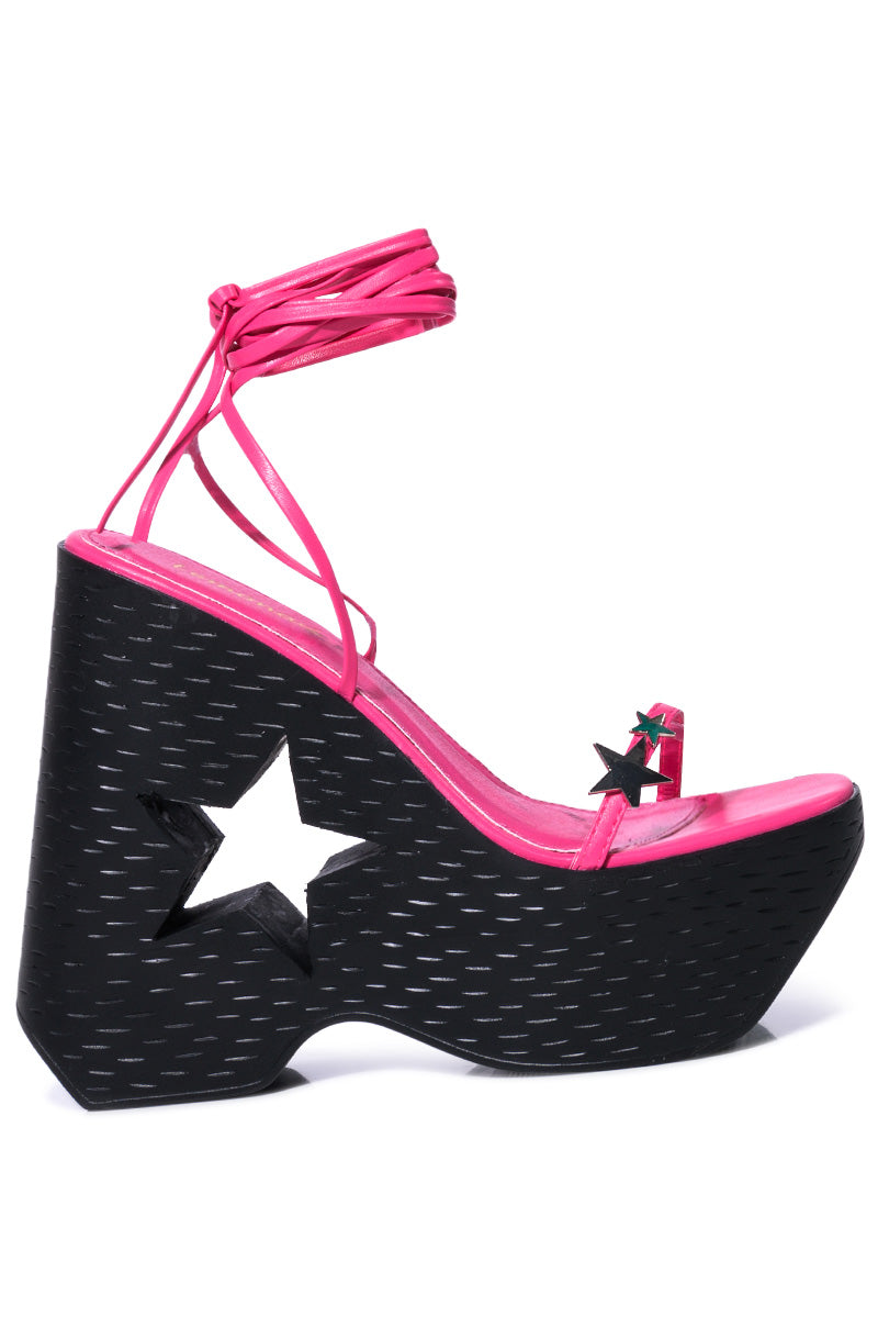 STAR EYED CHUNKY SANDAL WITH CUT OUT ON PINK