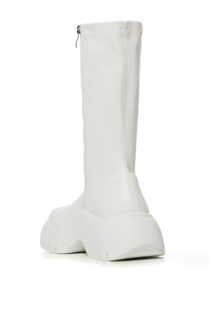 AZALEA WANG SWEETBAY WHITE FUTURISTIC BOOT